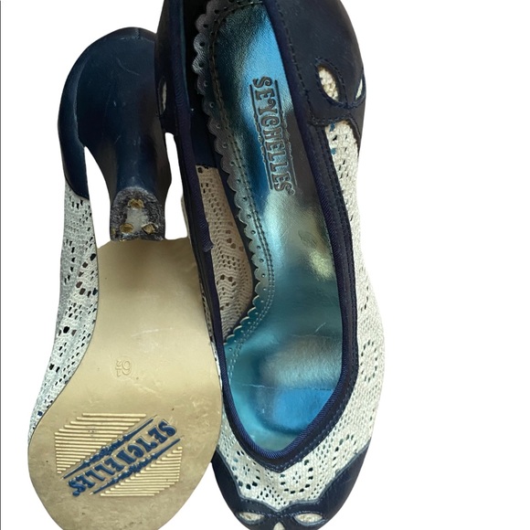 Vintage Seychelles Navy and Lace Pumps Size 6.5 - Picture 7 of 9